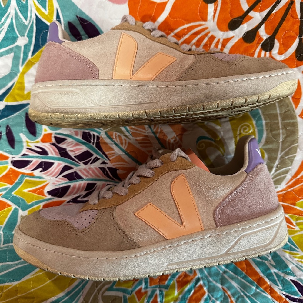 Veja V-90 Cream and Pastels Sneakers - Picture 4 of 8